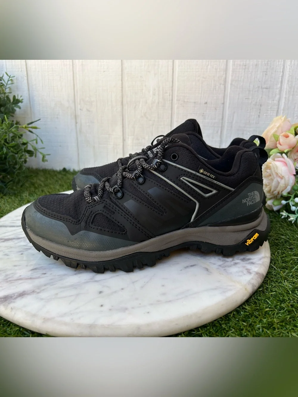 THE NORTH FACE Hedgehog GORE-TEX $210 women 7.5 gently use TNF Black/Asphalt Gr